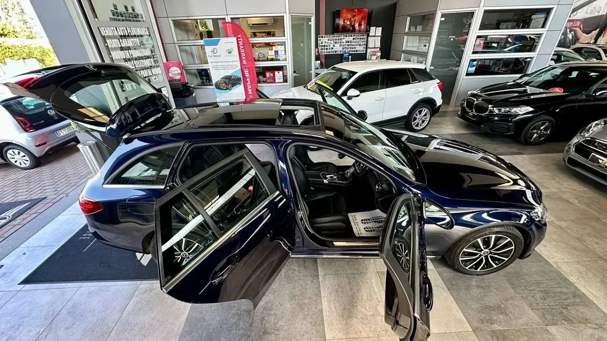 Usata Mercedes C220 Business 194 CV (142 kW) 2020 Blu cavansite metallizzato Station wagon