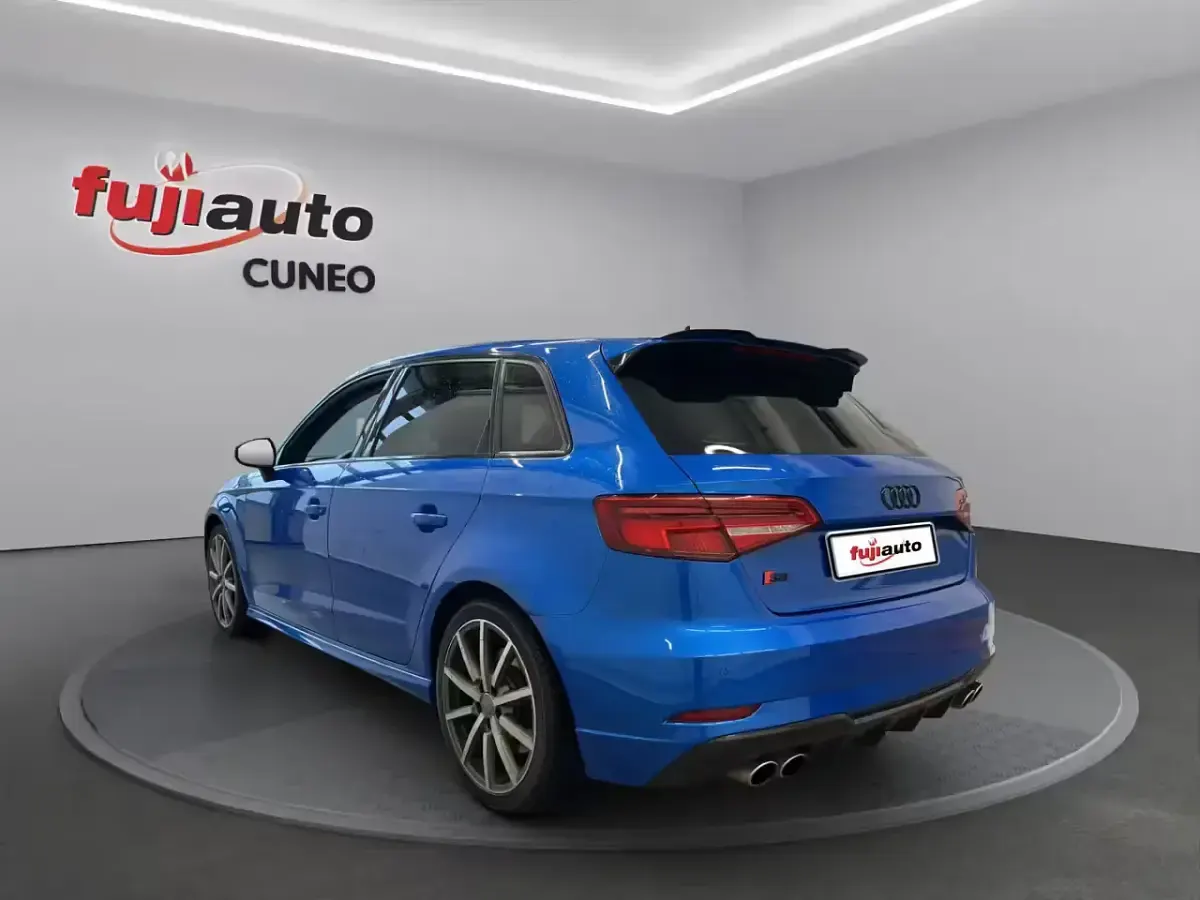 Usata Audi S3 300 CV (220 kW) 2019 Blu ara effetto cristallo Berlina