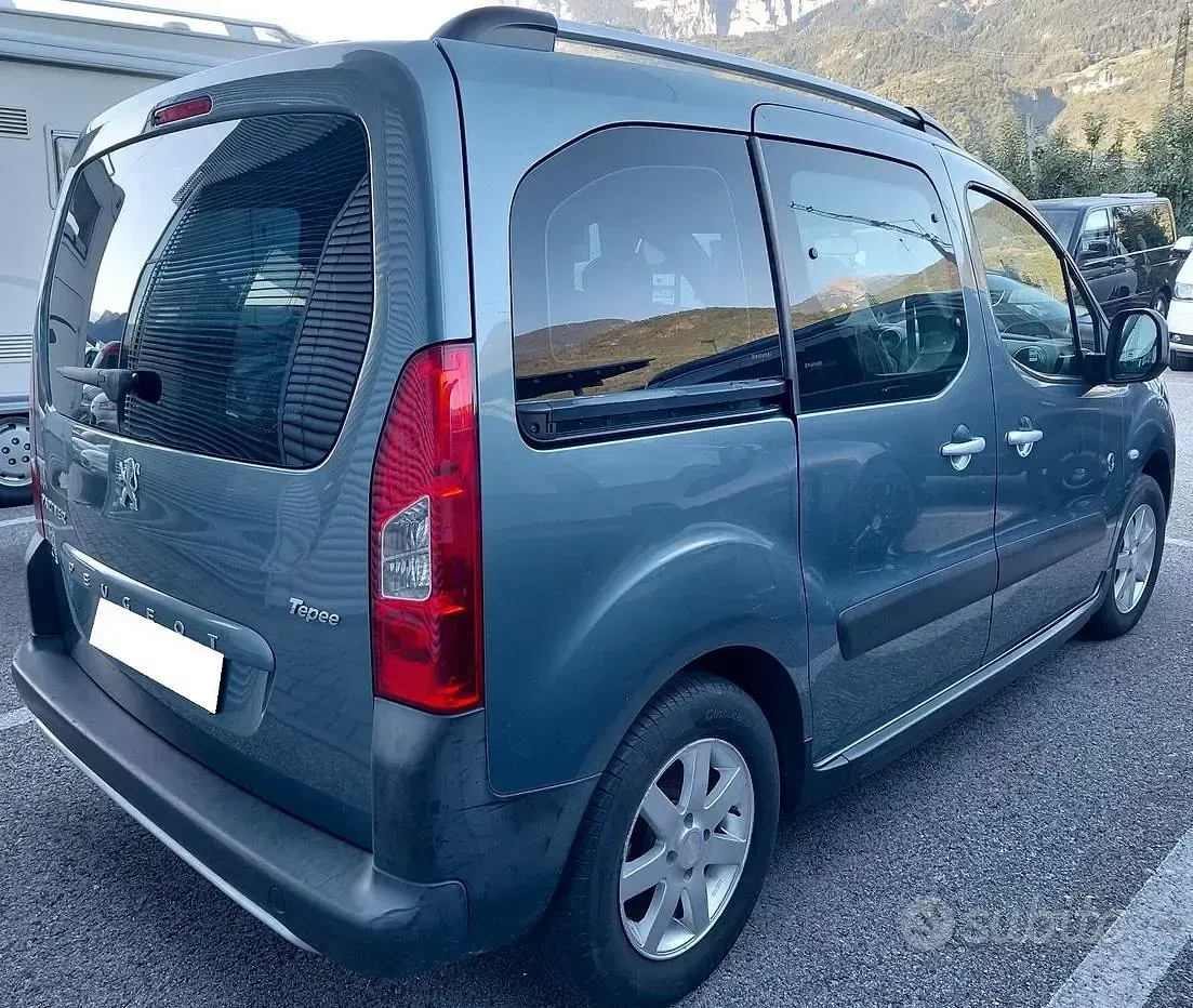 Usata Peugeot Partner Tepee Premium 110 CV (80 kW) 2009 Blu Monovolume