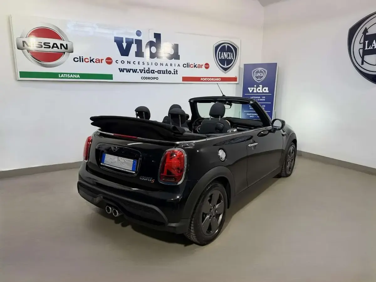 Usata Mini Cooper S Cabriolet 178 CV (130 kW) 2022 Midnight black Cabrio