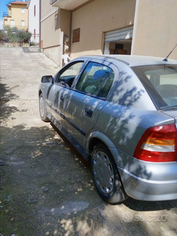 Usata Opel Astra 2001 Grigio Berlina