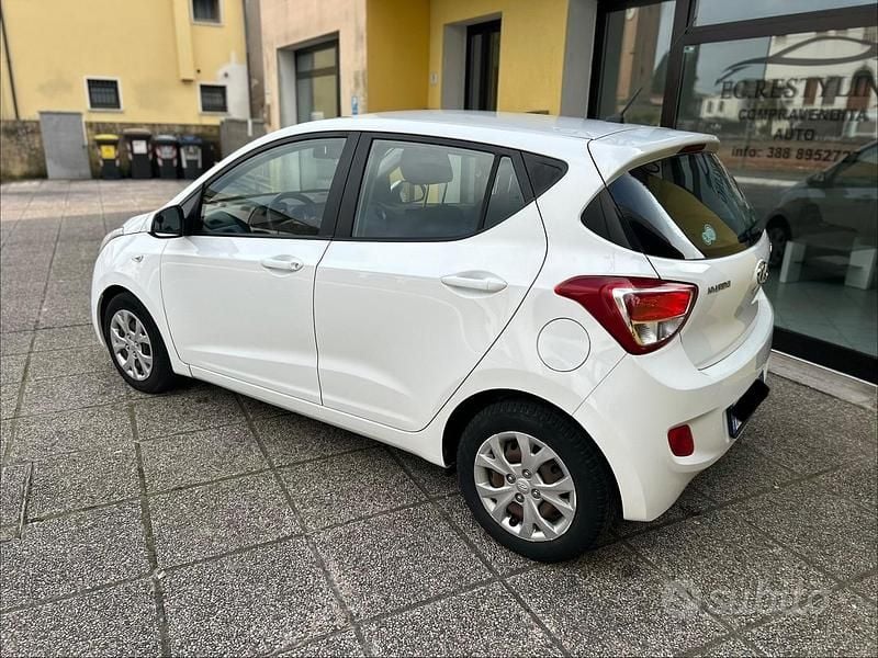 Usata Hyundai i10 67 CV (49 kW) 2016 Bianco Utilitaria