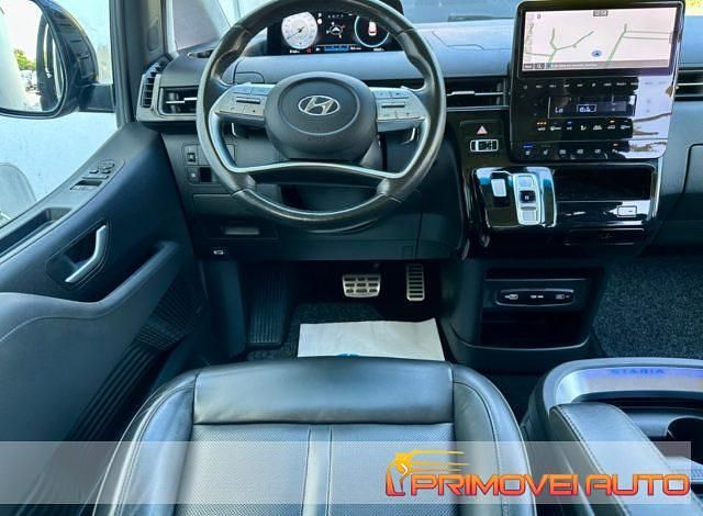 Usata Hyundai Staria Signature 2023 Grigio scuro Monovolume