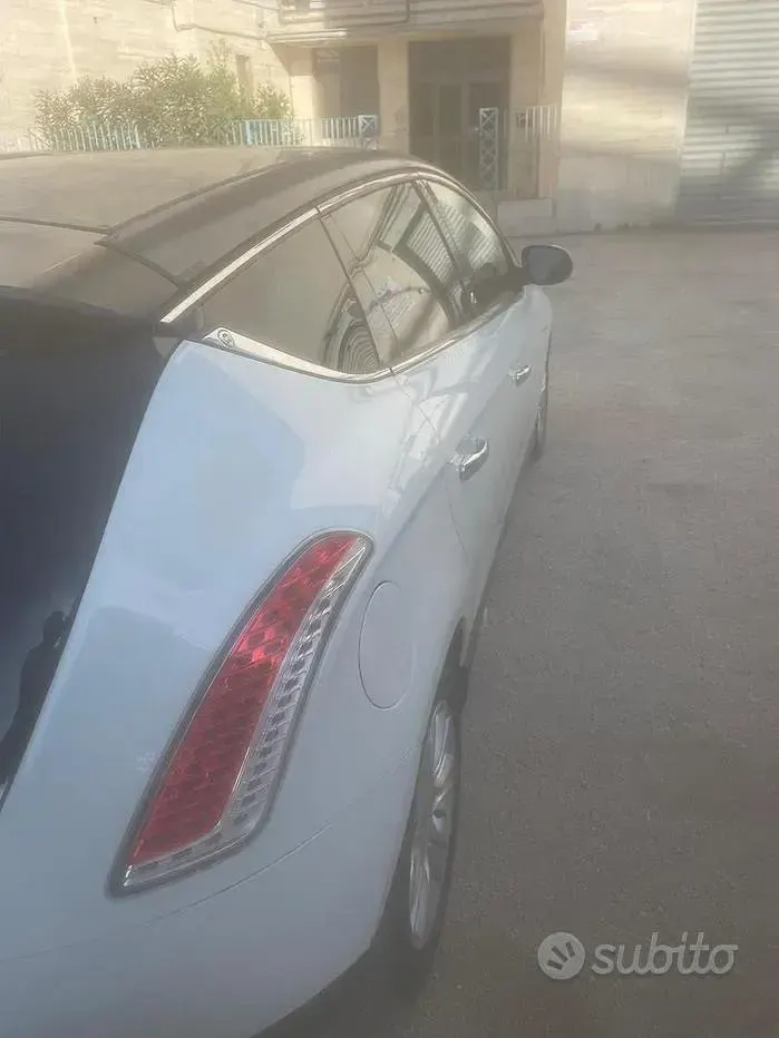 Usata Lancia Delta 120 CV (88 kW) 2012 Bianco Utilitaria