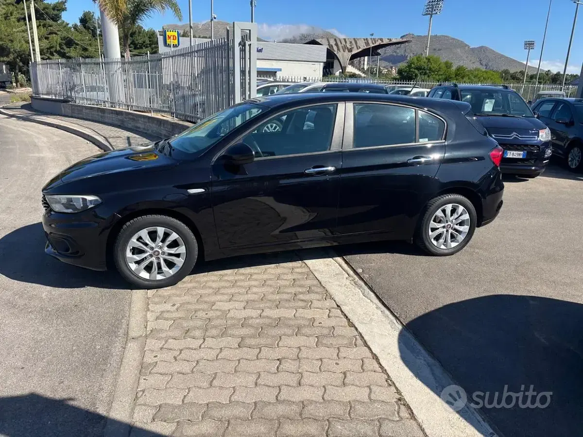 Usata Fiat Tipo Lounge 95 CV (69 kW) 2016 Nero Berlina