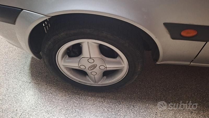 Usata Ford Fiesta 75 CV (55 kW) 2001 Grigio Utilitaria