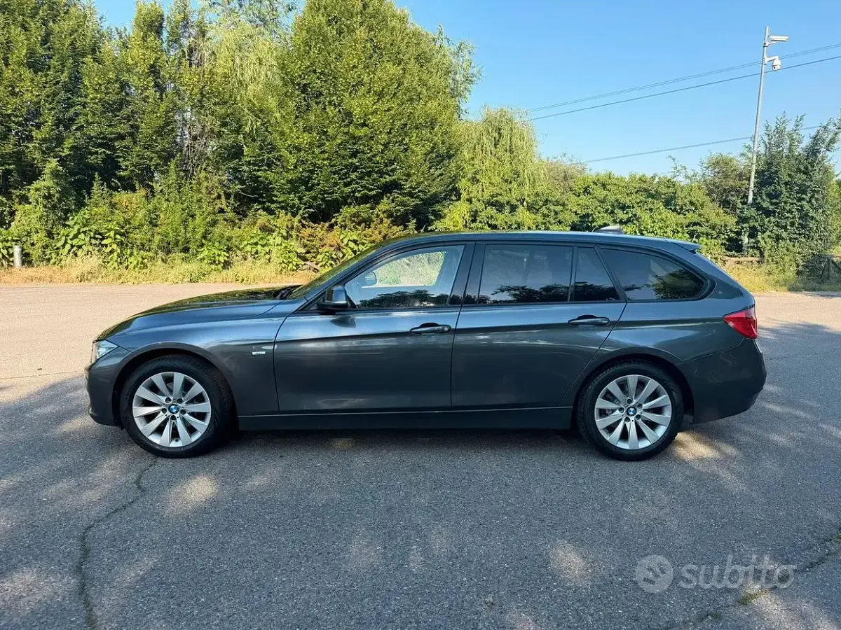 Usata BMW 318 143 CV (105 kW) 2014 Grigio Station wagon