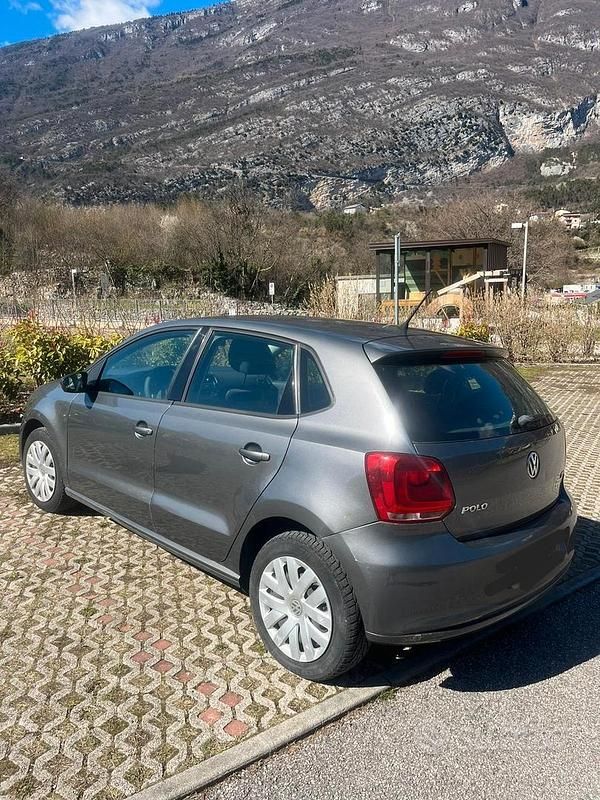 Usata VW Polo 70 CV (51 kW) 2013 Grigio Utilitaria