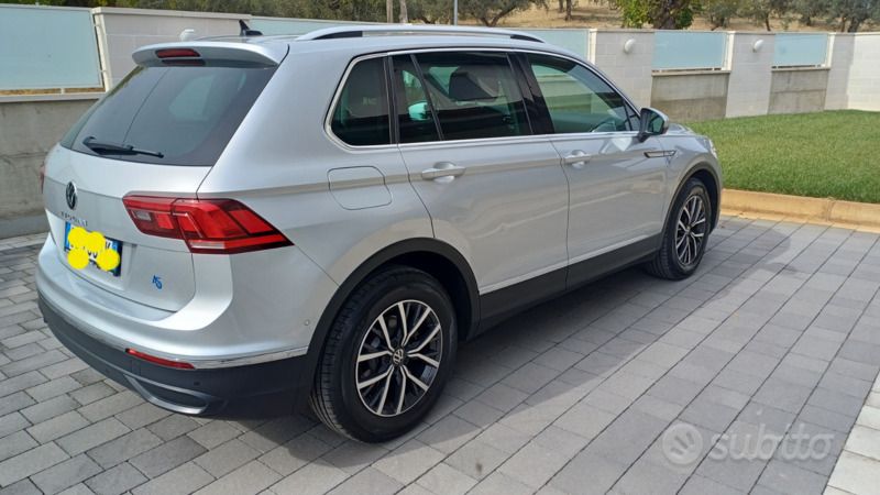 Grigio Usata 2021 VW Tiguan SUV | 25.500 € (Buon prezzo) - Immagine 1/4