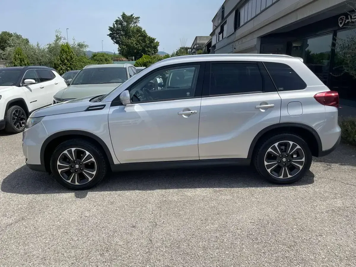 Usata Suzuki Vitara 140 CV (102 kW) 2019 Argento SUV