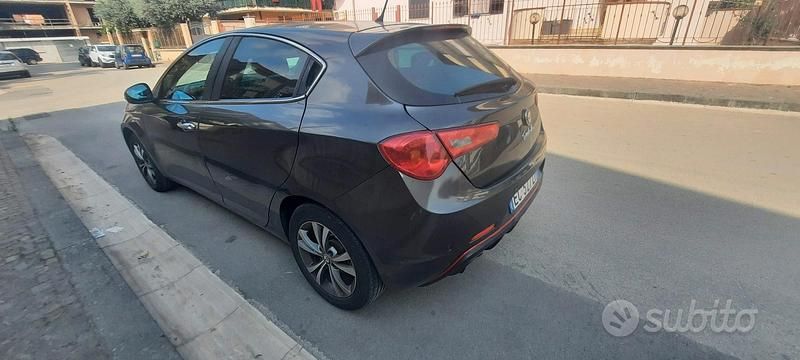 Usata Alfa Romeo Giulietta 105 CV (77 kW) 2010 Grigio Utilitaria