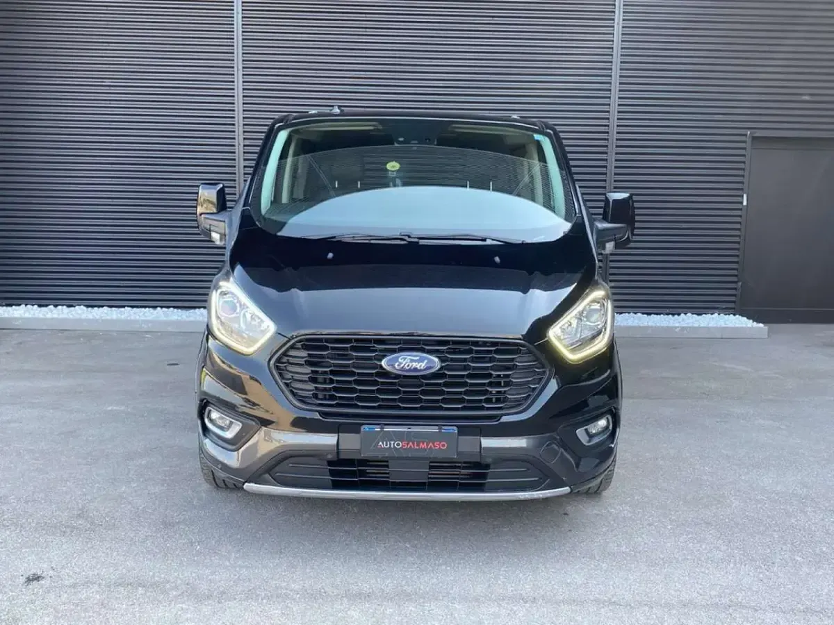 Usata Ford Tourneo Active 185 CV (136 kW) 2022 Nero pastello Monovolume