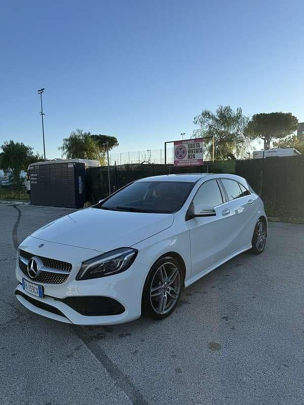 Usata Mercedes A180 Premium 109 CV (80 kW) 2017 Berlina
