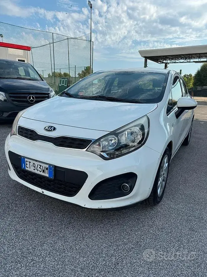 Usata Kia Rio Active 75 CV (55 kW) 2015 Bianco Berlina