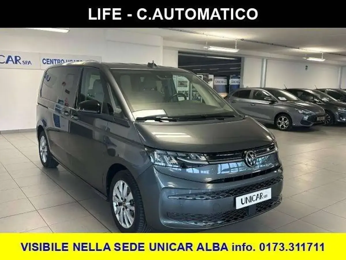 Usado VW Multivan Style 150 HP (110 kW) 2022 Cinzento Monovolume