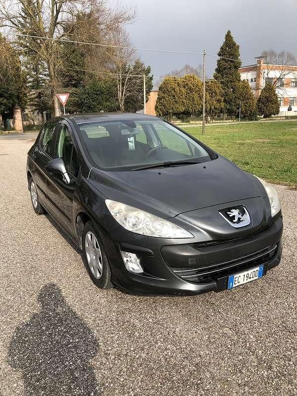 Usata 2010 Peugeot 308 Premium Tre volumi | 2100 € (Ottimo prezzo) - Immagine 1/4