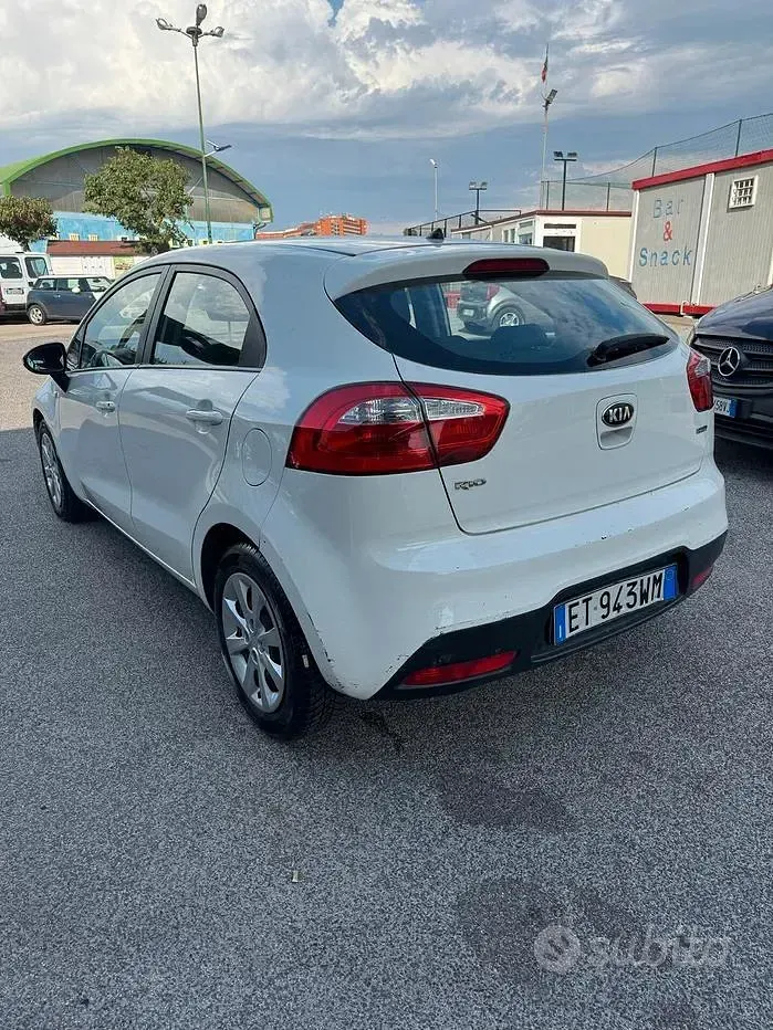 Usata Kia Rio Active 75 CV (55 kW) 2015 Bianco Berlina