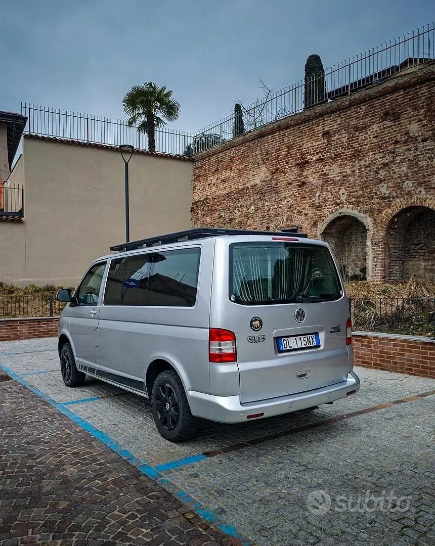 Usata VW Caravelle 131 CV (96 kW) 2007 Grigio Furgone