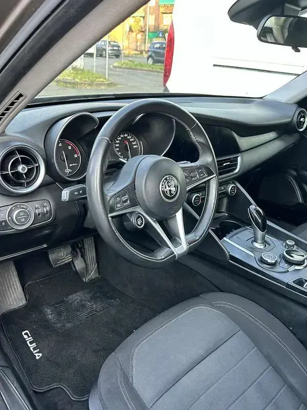 Usata Alfa Romeo Giulia Business 150 CV (110 kW) 2016 Beige Berlina