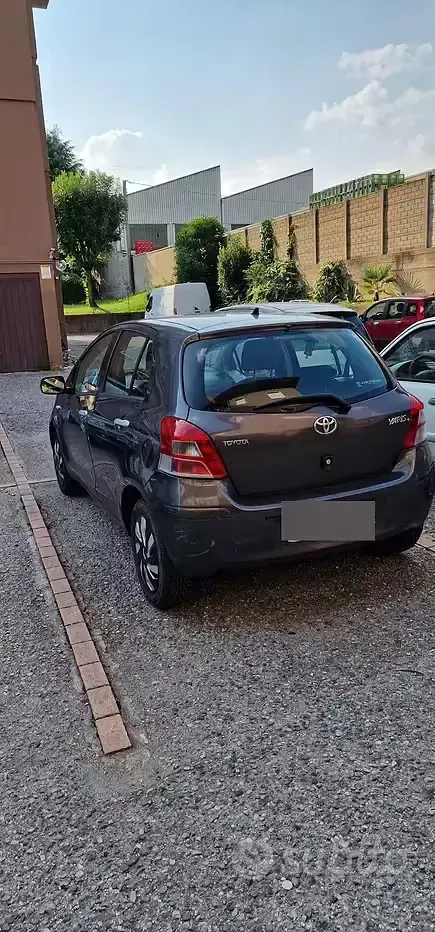 Usata Toyota Yaris 69 CV (50 kW) 2008 Grigio Utilitaria