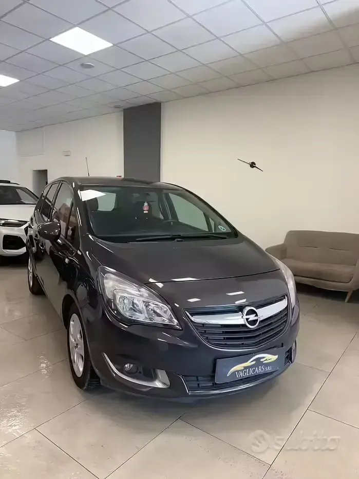 Usata Opel Meriva Design Edition 101 CV (74 kW) 2016 Grigio Monovolume