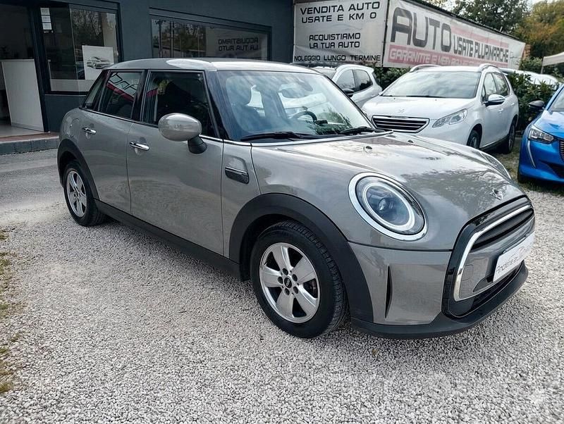 Usado Mini Cooper 136 HP (100 kW) 2022 Cinzento Citadino