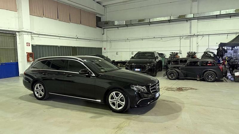 Usata Mercedes E200 160 CV (117 kW) 2019 Nero Station wagon