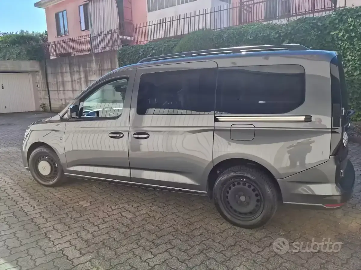 Usata VW Caddy 122 CV (89 kW) 2022 Grigio Monovolume