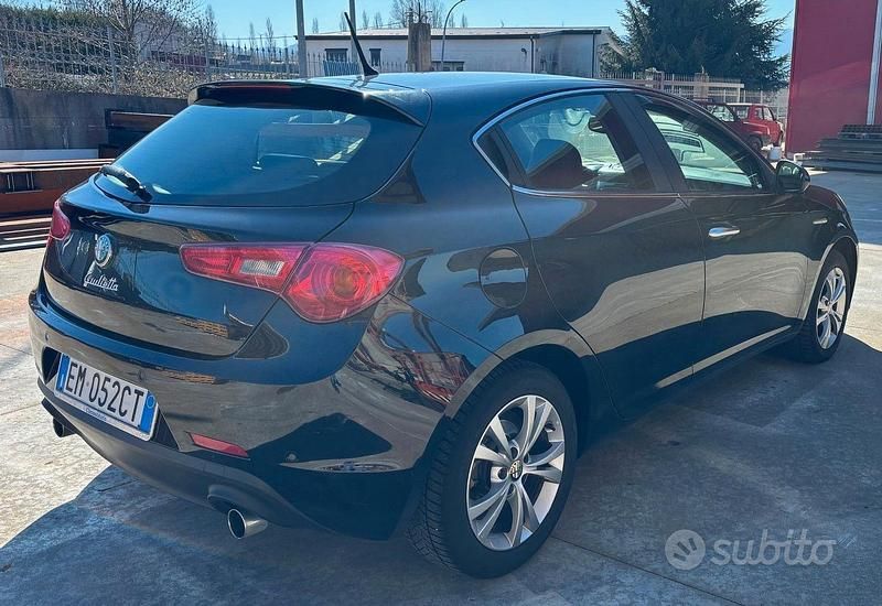 Usata Alfa Romeo Giulietta Exclusive 140 CV (102 kW) 2012 Nero Utilitaria