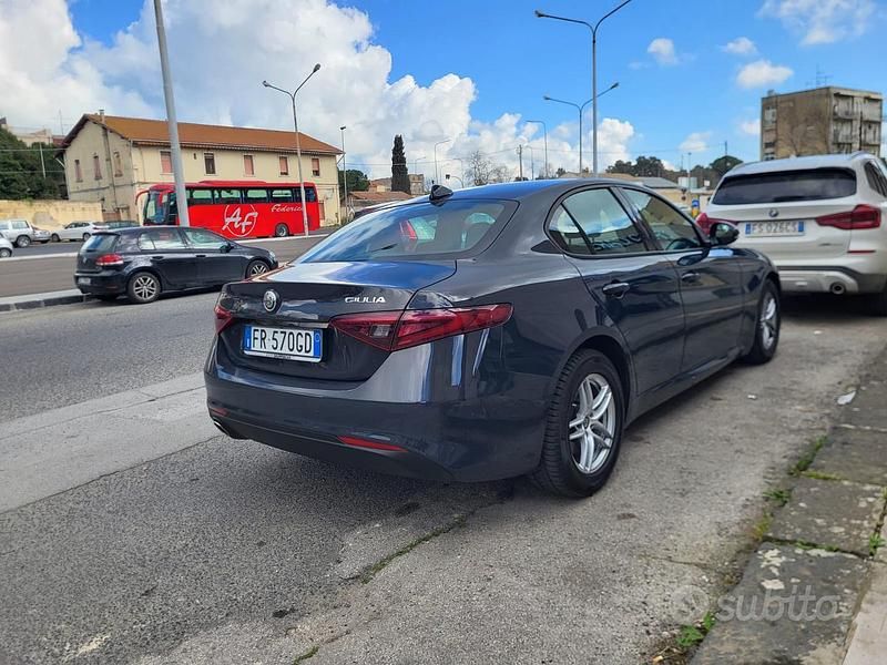 Usata Alfa Romeo Giulia 150 CV (110 kW) 2019 Grigio Berlina