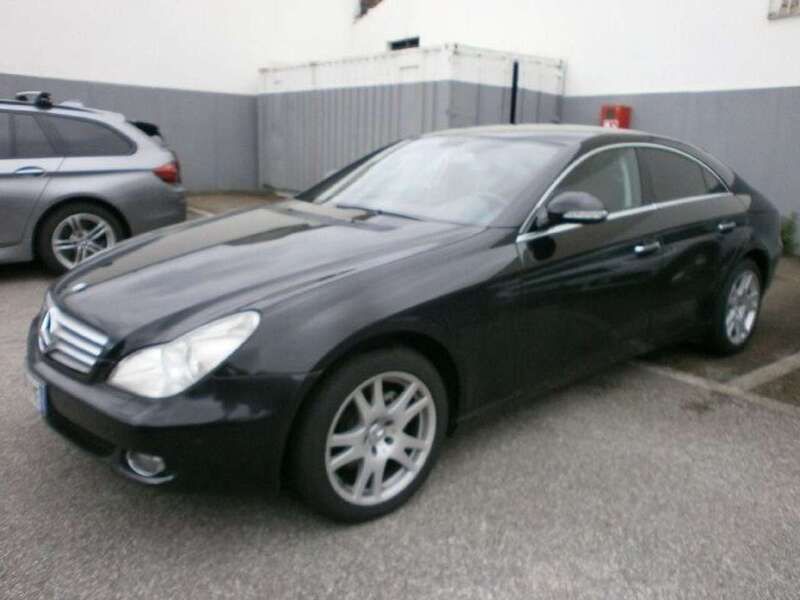 Nero Usata 2005 Mercedes CLS320 Tre volumi | 7500 € (Ottimo prezzo) - Immagine 1/4