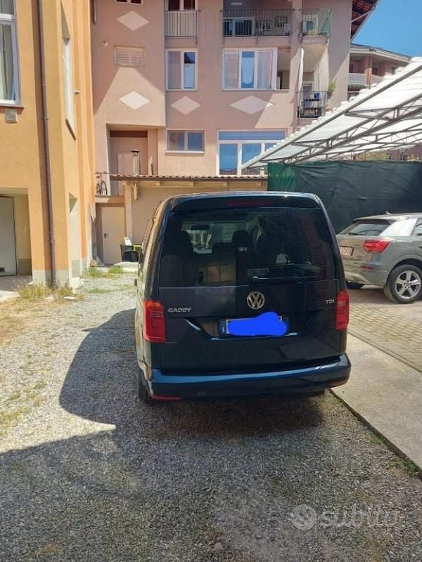 Usata VW Caddy Comfortline 102 CV (75 kW) 2019 Nero Monovolume