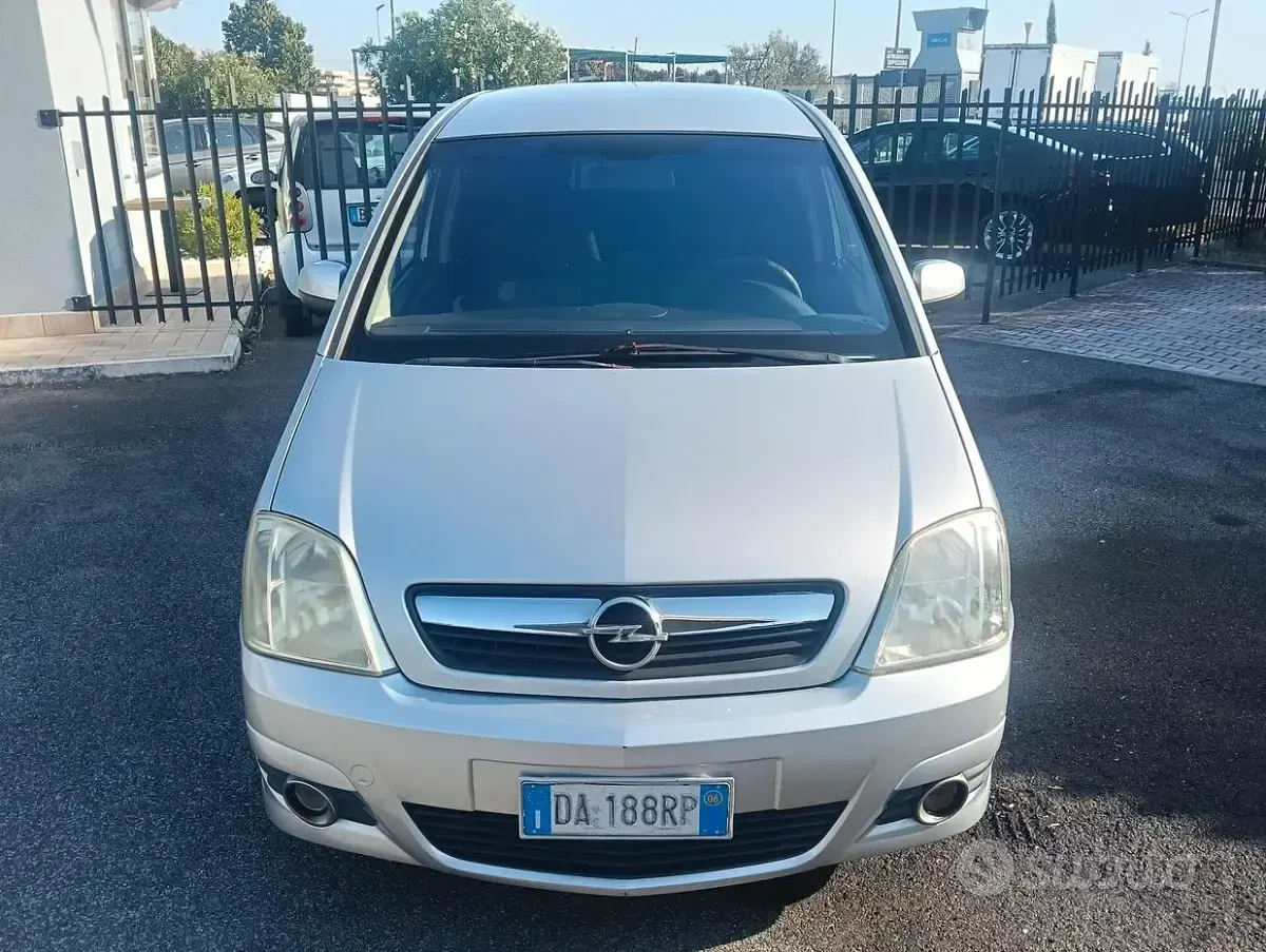 Usata Opel Meriva Enjoy 101 CV (74 kW) 2006 Grigio Monovolume