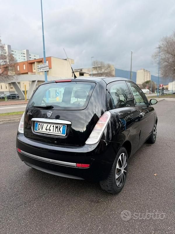 Usata 2009 Lancia Ypsilon Due volumi | 2600 € (Buon prezzo) - Immagine 1/4