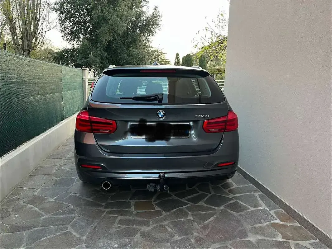 Usado BMW 318 Luxury Line 136 CV (100 kW) 2019 Gris Familiar
