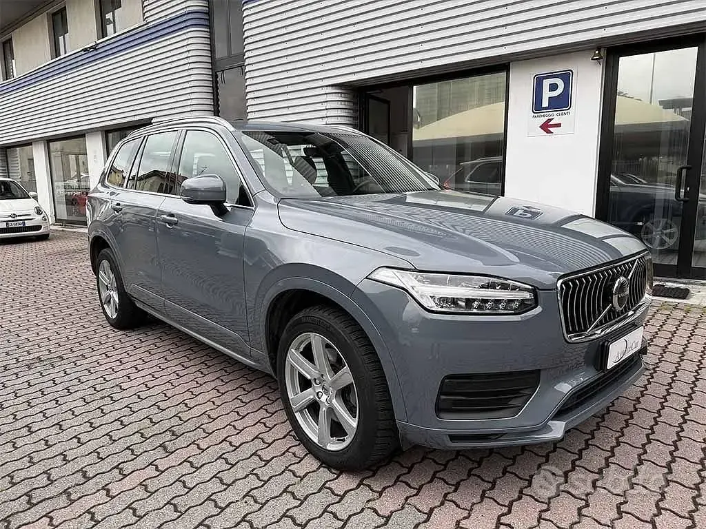 Usata Volvo XC90 Core 235 CV (172 kW) 2023 Grigio SUV