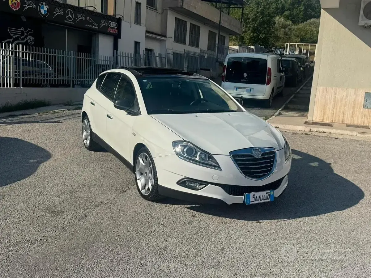 Usata Lancia Delta 120 CV (88 kW) 2012 Bianco Utilitaria