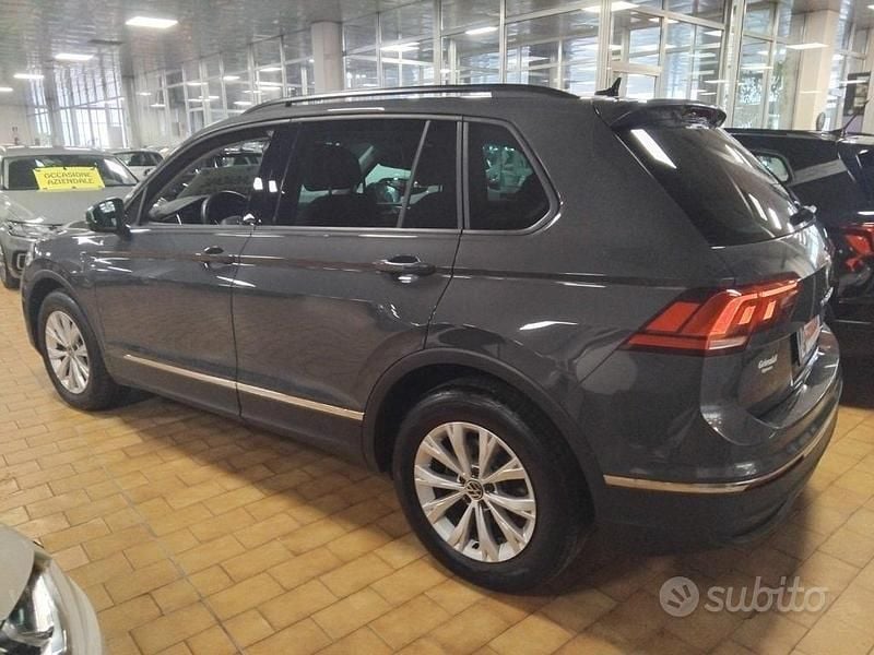 Usata VW Tiguan Life 150 CV (110 kW) 2022 Dolphin grey / metallizzato SUV