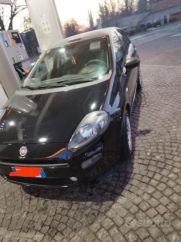 Usata Fiat Punto 69 CV (50 kW) 2018 Nero Utilitaria