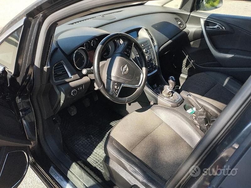 Usata Opel Astra 110 CV (80 kW) 2011 Nero Station wagon