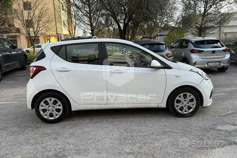 Usata Hyundai i10 Comfort 65 CV (47 kW) 2016 Bianco Utilitaria