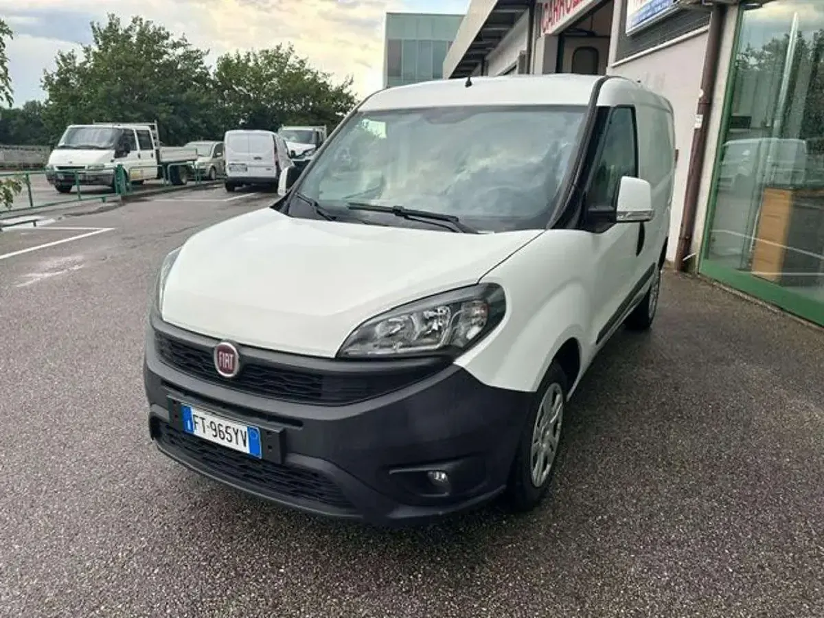 Usata Fiat Doblò 105 CV (77 kW) 2019 Bianco Monovolume