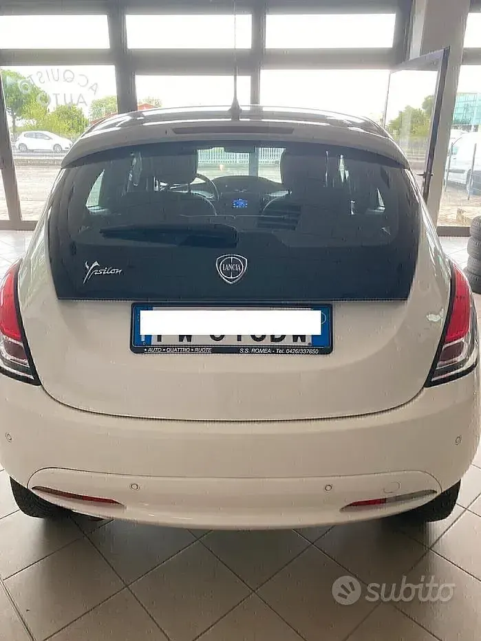 Usata Lancia Ypsilon 70 CV (51 kW) 2019 Bianco Utilitaria