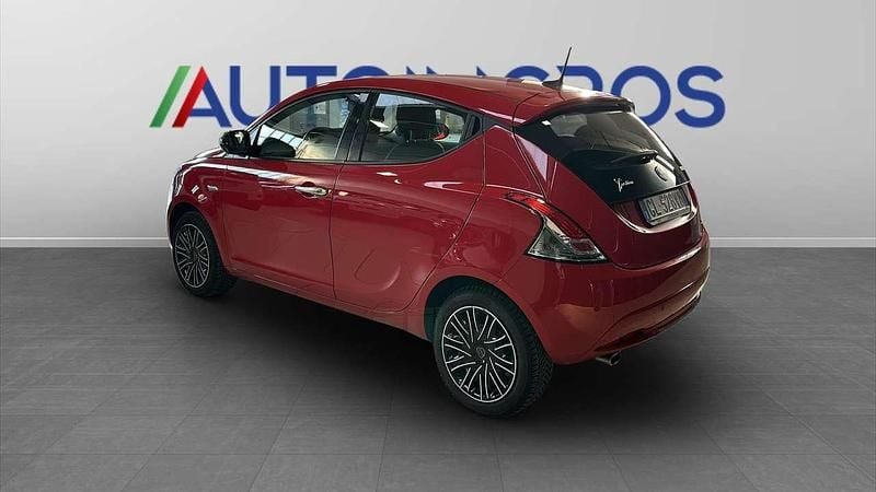Usata Lancia Ypsilon Gold 69 CV (50 kW) 2022 Rosso argilla Utilitaria