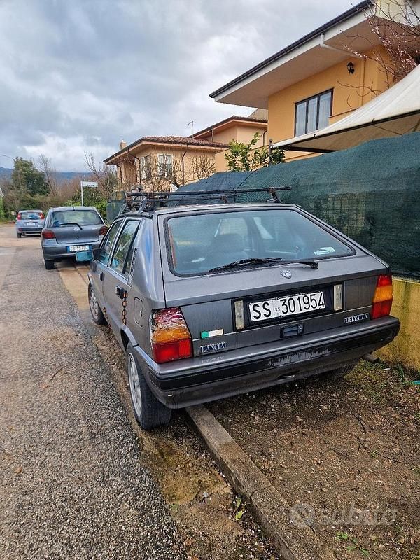Usata Lancia Delta 78 CV (57 kW) 1986 Grigio Utilitaria