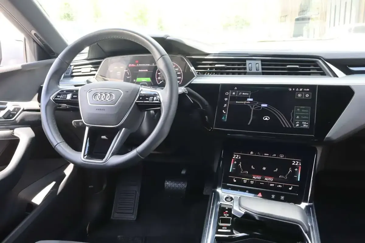 Usata Audi e-tron S-Line 300 kW (408 CV) 2022 Argento SUV