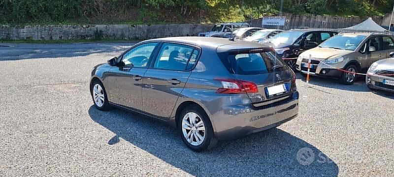 Usata Peugeot 308 120 CV (88 kW) 2017 Grigio Berlina