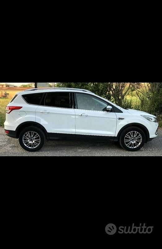 Usata Ford Kuga 140 CV (102 kW) 2013 Bianco SUV