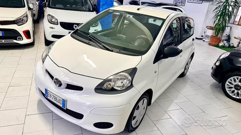 Usata Toyota Aygo Edition 68 CV (50 kW) 2011 Bianco Utilitaria