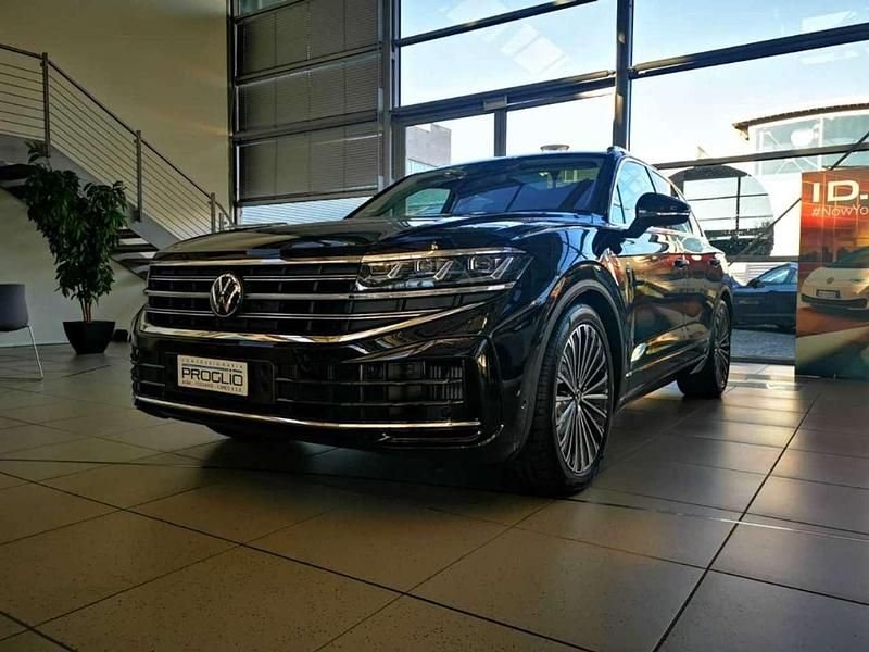 Usata VW Touareg Elegance 340 CV (250 kW) 2023 Grenadill black metallizzato SUV
